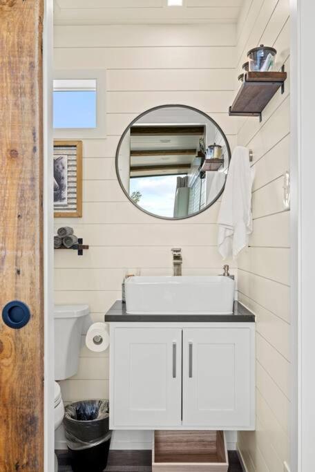 New The Perry Cozy Container Home Fredericksburg Exterior photo